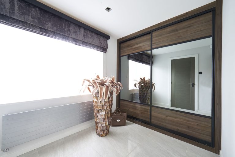 Entrance hall with a full-height mirrored panel in a walnut frame