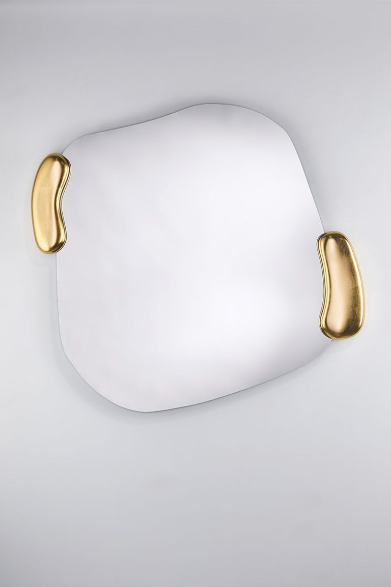 Wall mirror with a sculpted border