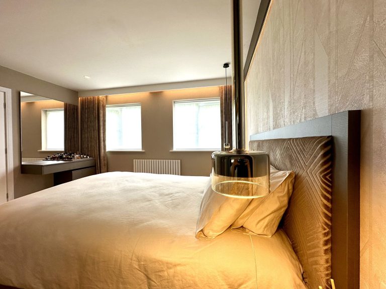Dressing table and bedside furniture in a compact bedroom