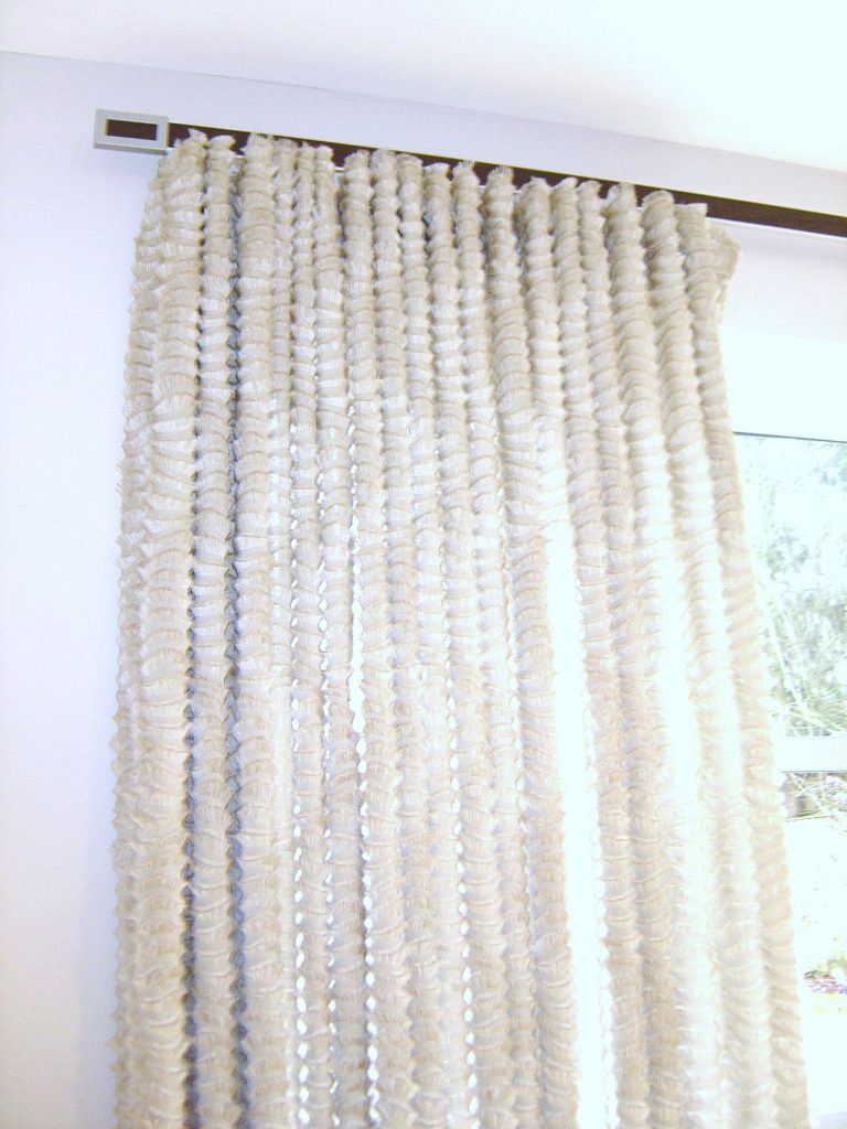 Japanese fabric made entirely of fringed waves, used for curtains